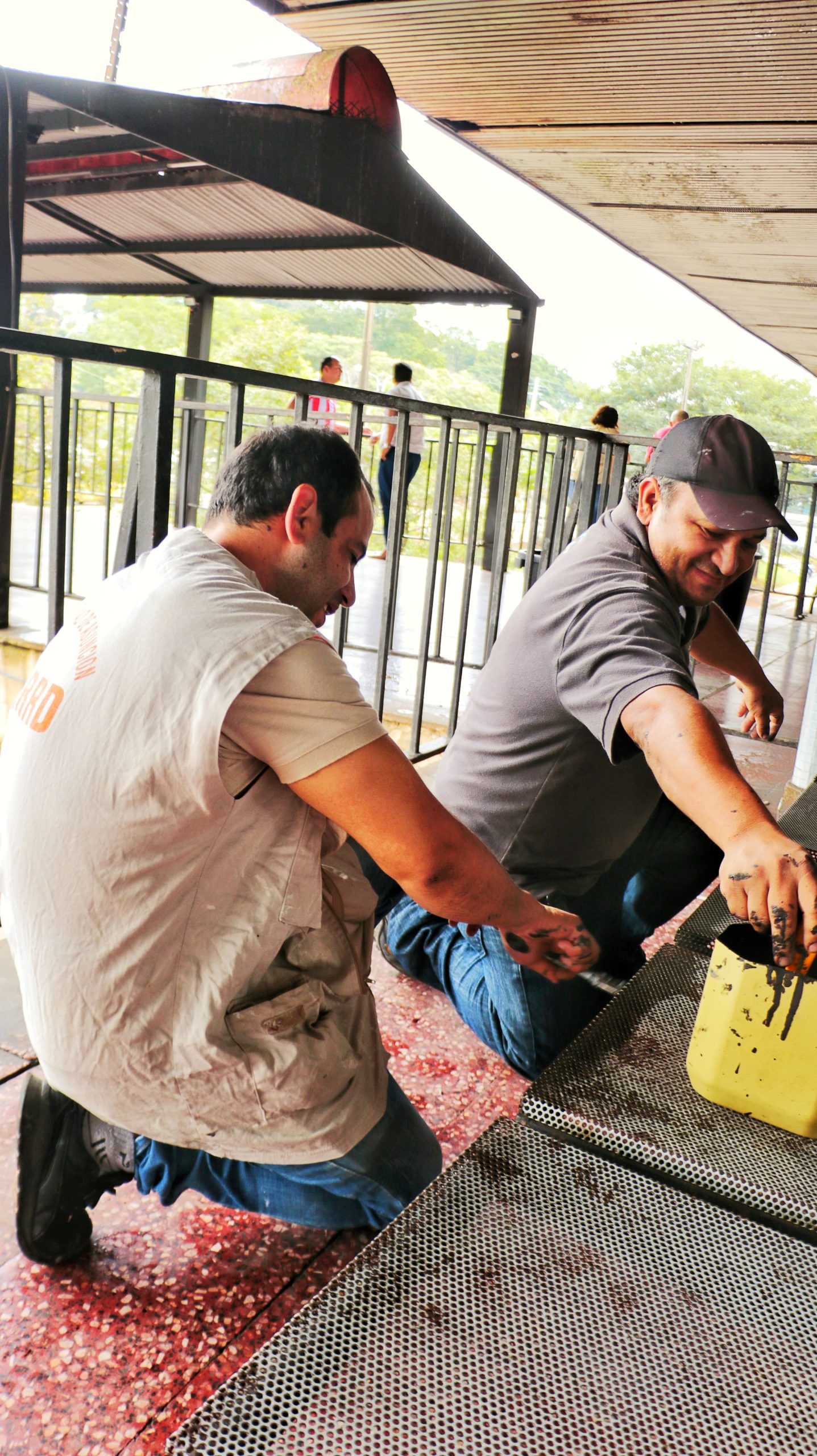 Reparación de tándems por el equipo de mantenimiento