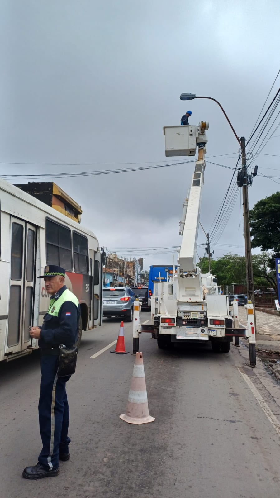 PMT brindando apoyo vial