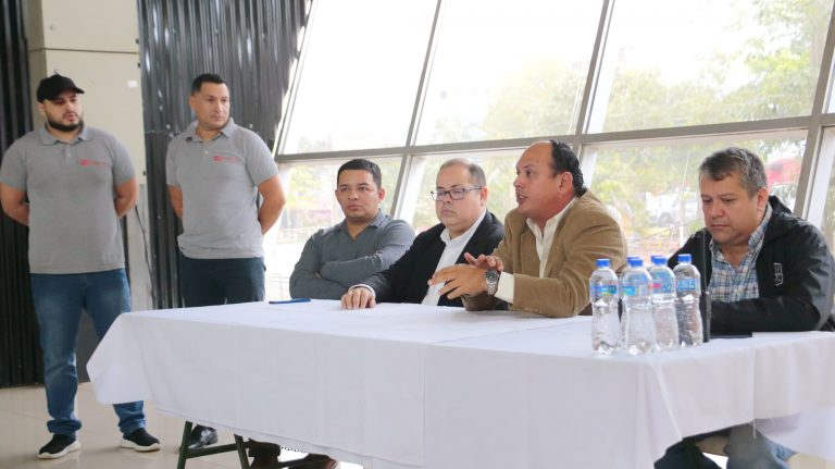 Reunión con empresarios de transporte: implementación de tótems informativos en la Estación de Buses